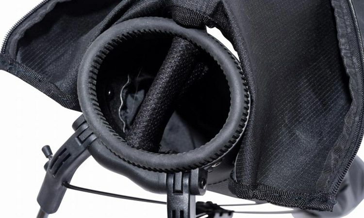 NEW ERA セルフスタンドケース | TOZAI NANBOKUYA